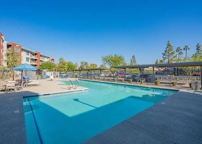 Apartment Spacious 1bd - Balcony, Pool, Gym, W-d - Sleeps 4 *