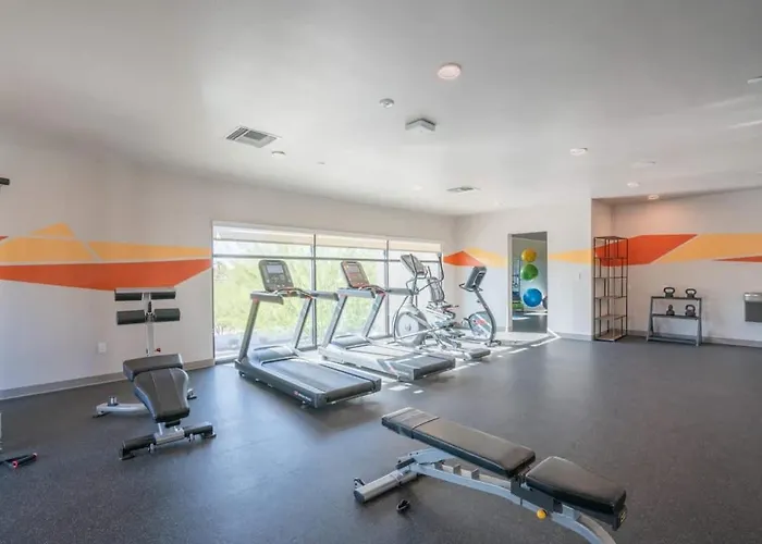 Spacious 1bd - Balcony, Pool, Gym, W-d - Sleeps 4