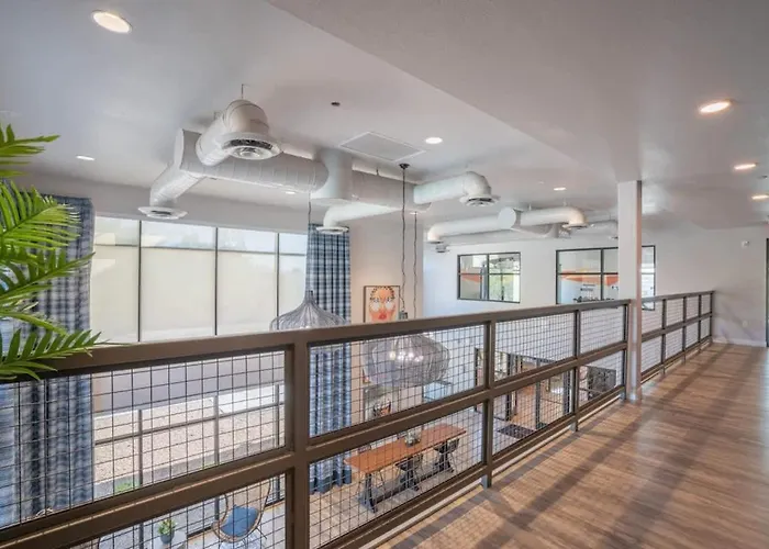 Spacious 1bd - Balcony, Pool, Gym, W-d - Sleeps 4 Apartment