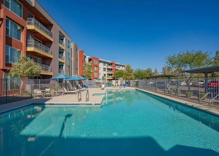 Apartment Spacious 1bd - Balcony, Pool, Gym, W-d - Sleeps 4 Tempe