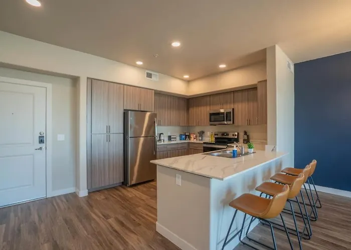 Spacious 1bd - Balcony, Pool, Gym, W-d - Sleeps 4 Tempe