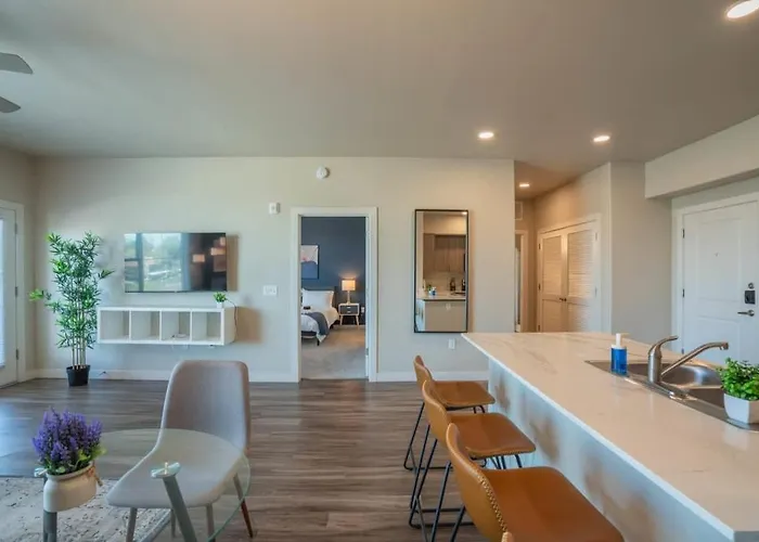 Spacious 1bd - Balcony, Pool, Gym, W-d - Sleeps 4 *